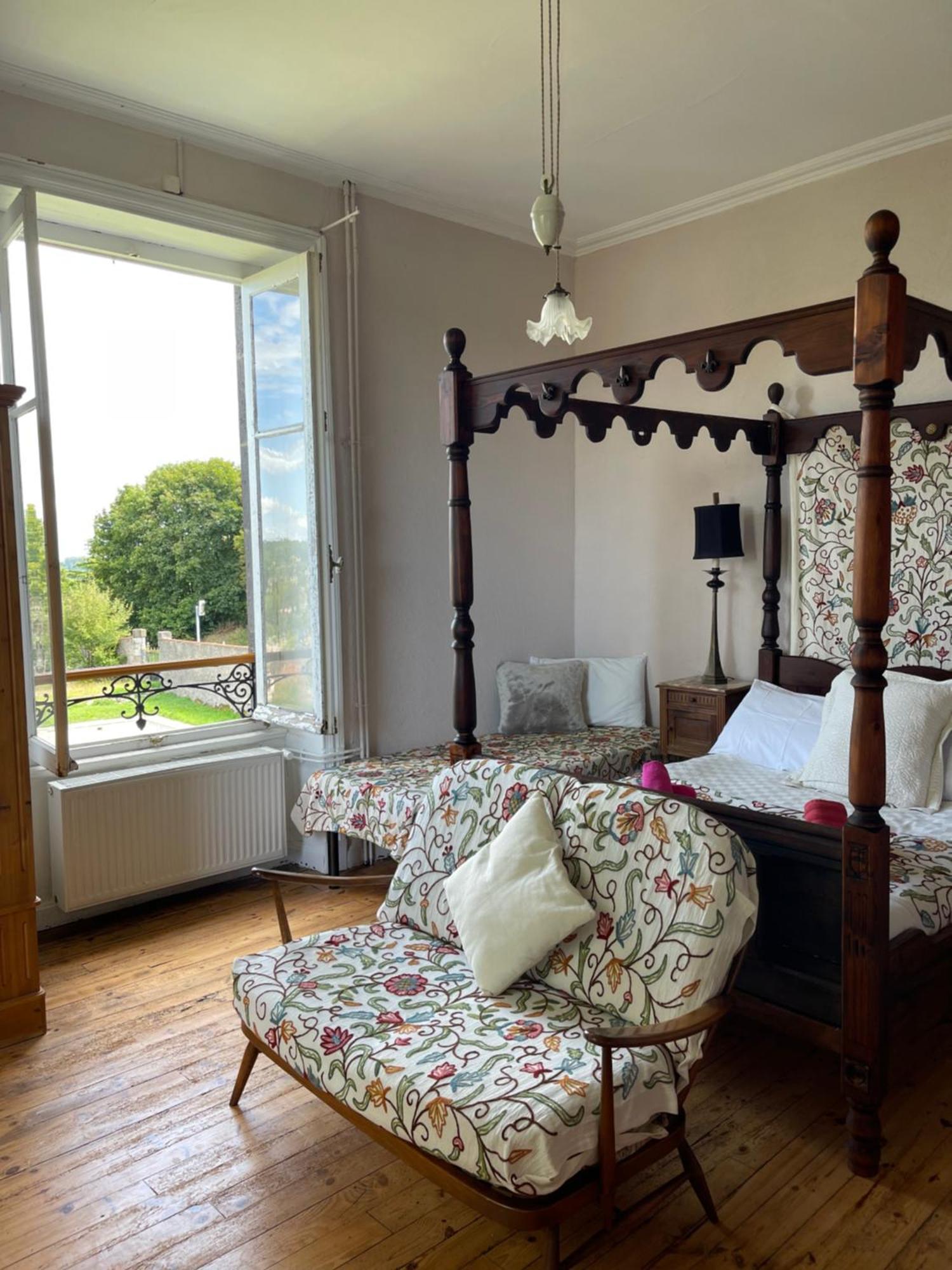 Le Chateau Giat Extérieur photo